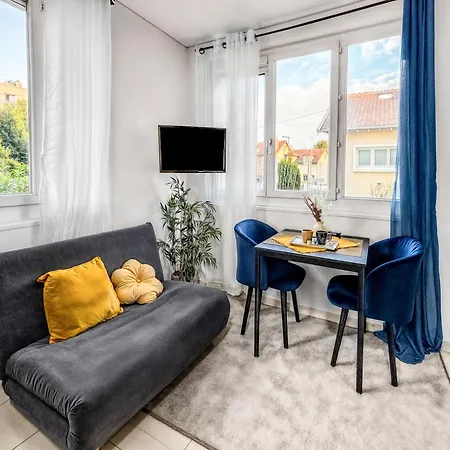 Vue Degagee Et Cuisine Equipee Apartment Bobigny