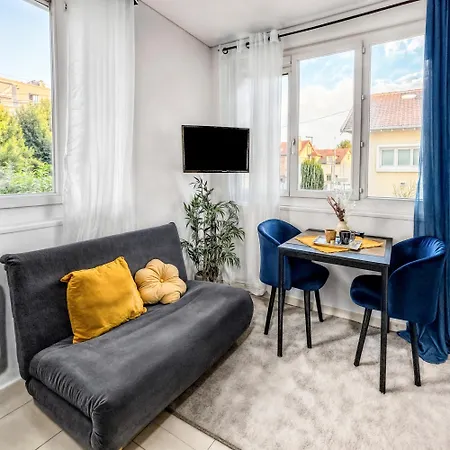 Vue Degagee Et Cuisine Equipee Apartment Bobigny
