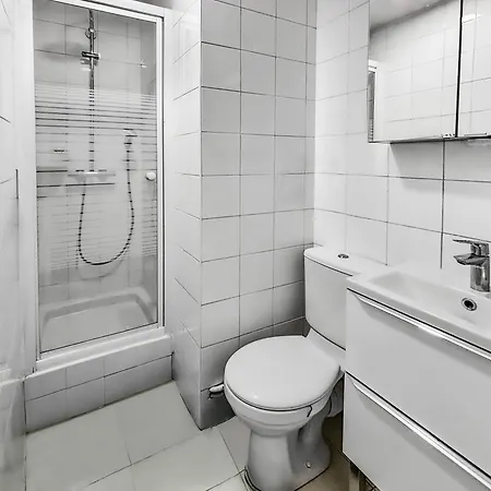 Vue Degagee Et Cuisine Equipee Apartment Bobigny