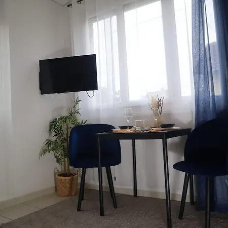 Vue Degagee Et Cuisine Equipee Apartment Bobigny